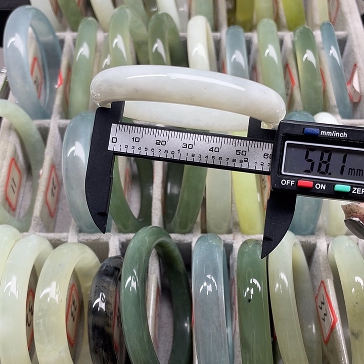 蛇纹石玉未镶嵌手镯29