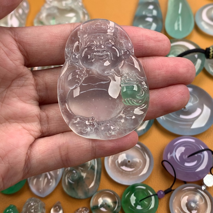 颈饰未镶嵌翡翠…..