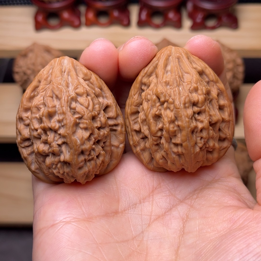文玩核桃吊坠虎头王