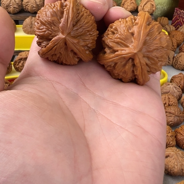 文玩核桃吊坠38白狮子球人奔 尖微修修