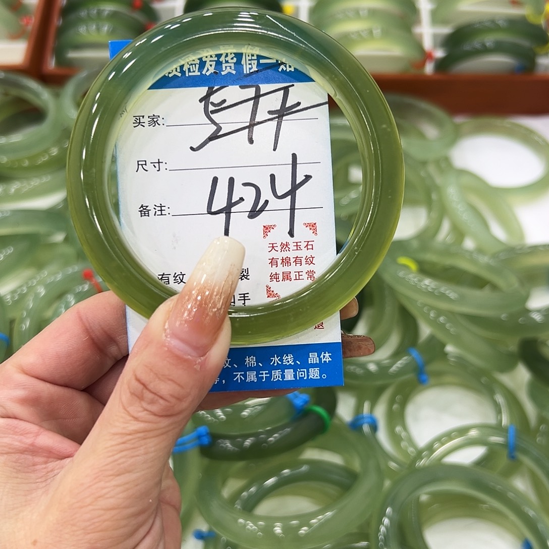 吃***枚蛇纹石玉未镶嵌手镯