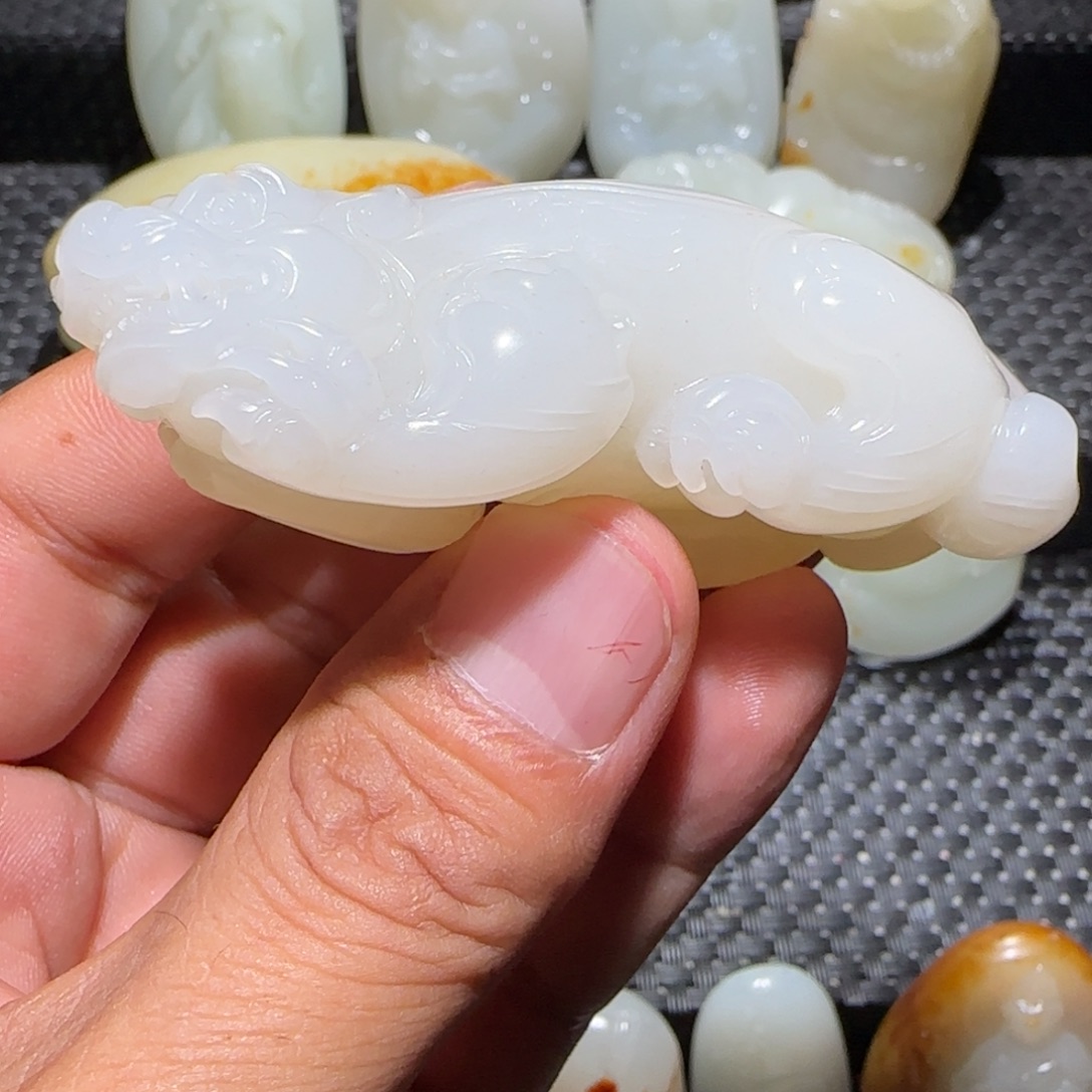 非***s和田玉未镶嵌颈饰