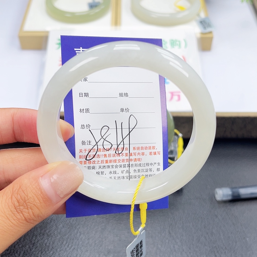 和田玉手镯未镶嵌