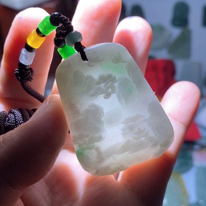 翡翠吊坠(赠链)未镶嵌