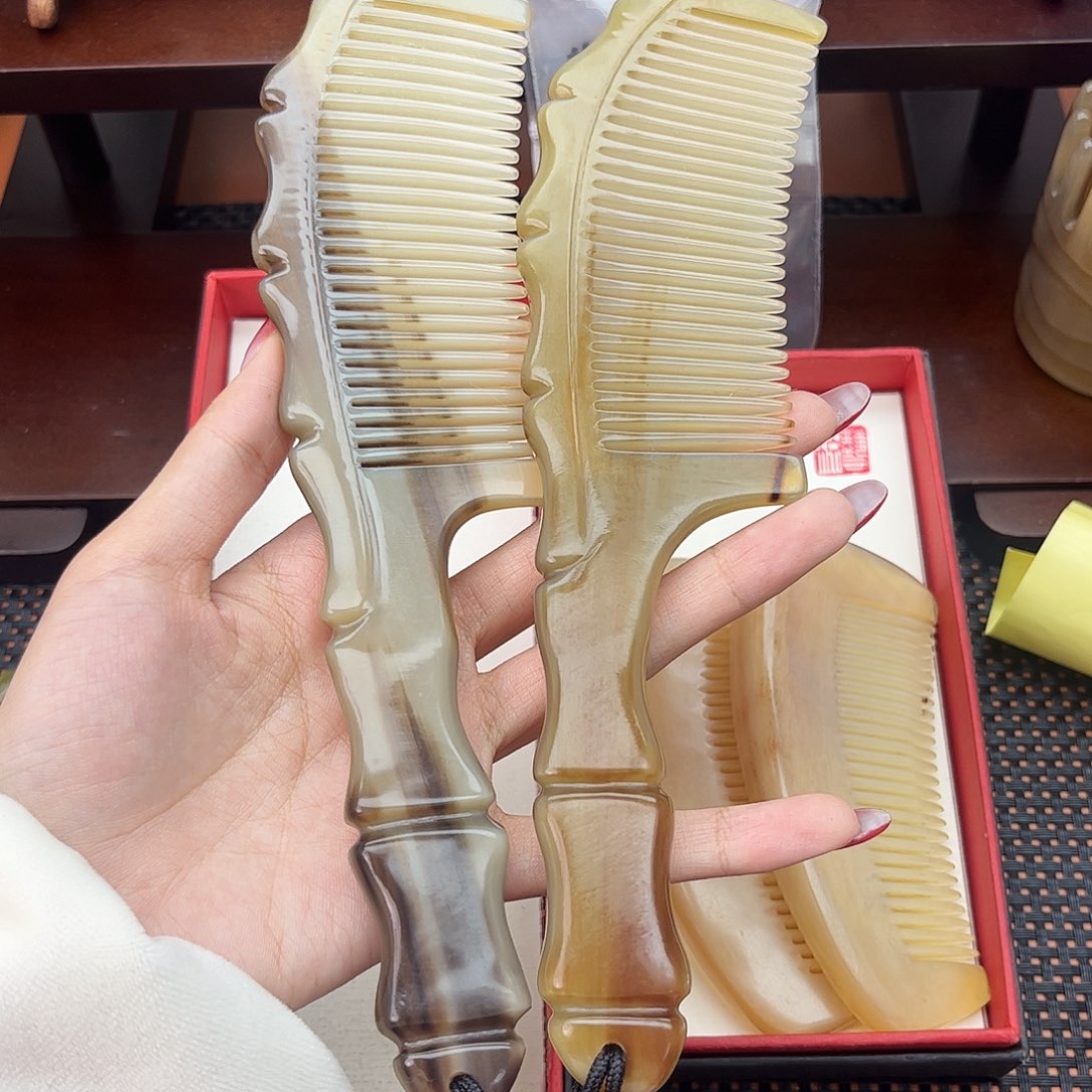 纯手工制作纯牛角梳子