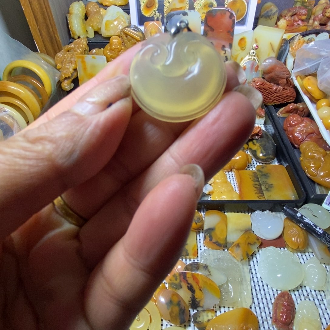 石英质玉（黄龙玉）合金吊坠