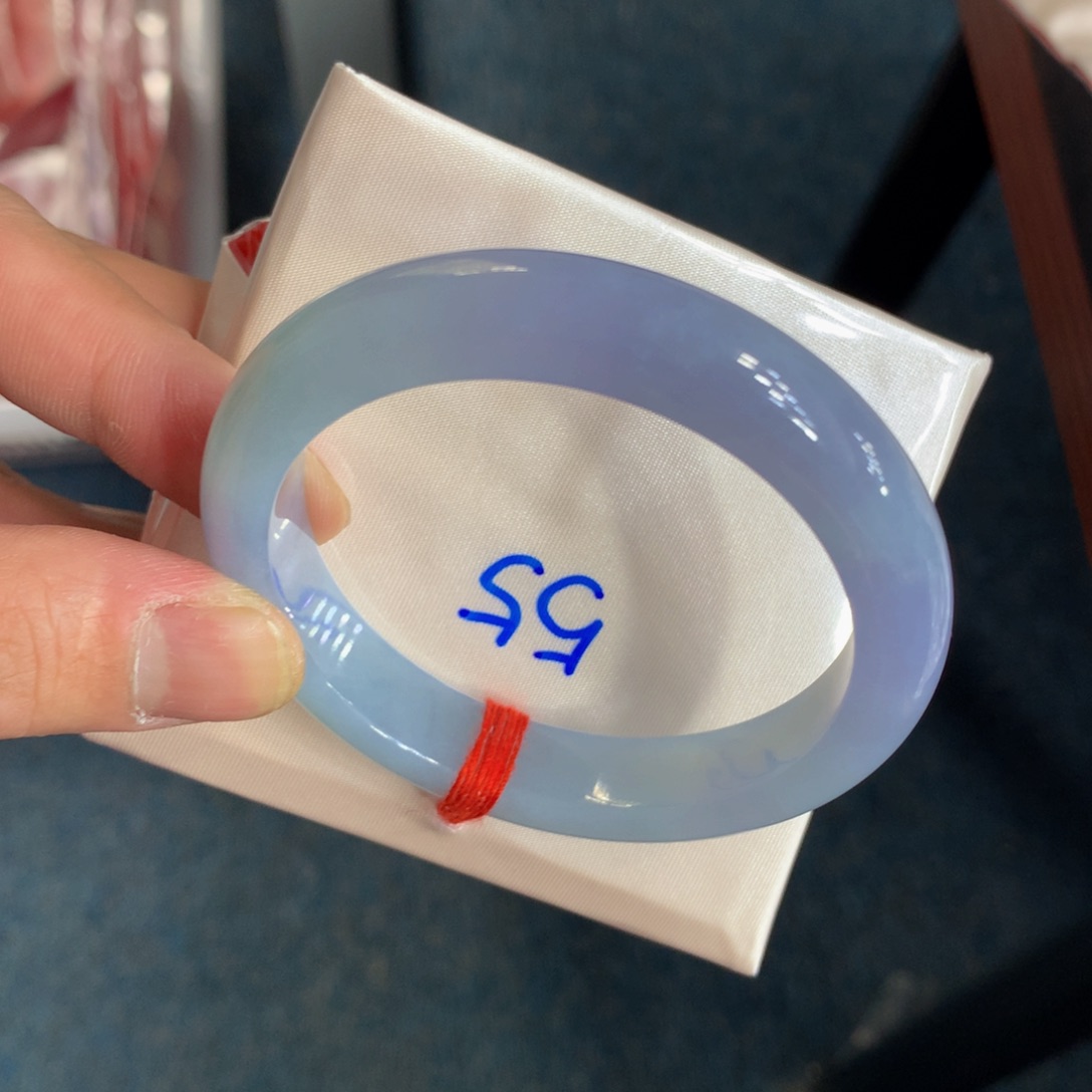 翡翠手镯未镶嵌翡翠