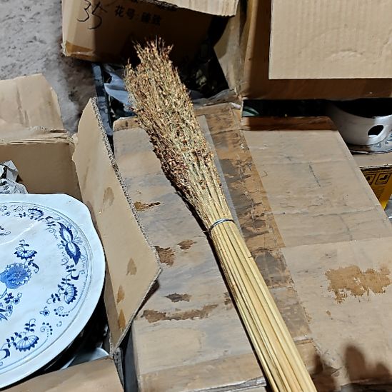 绿泥盘子碗茶壶啥都有