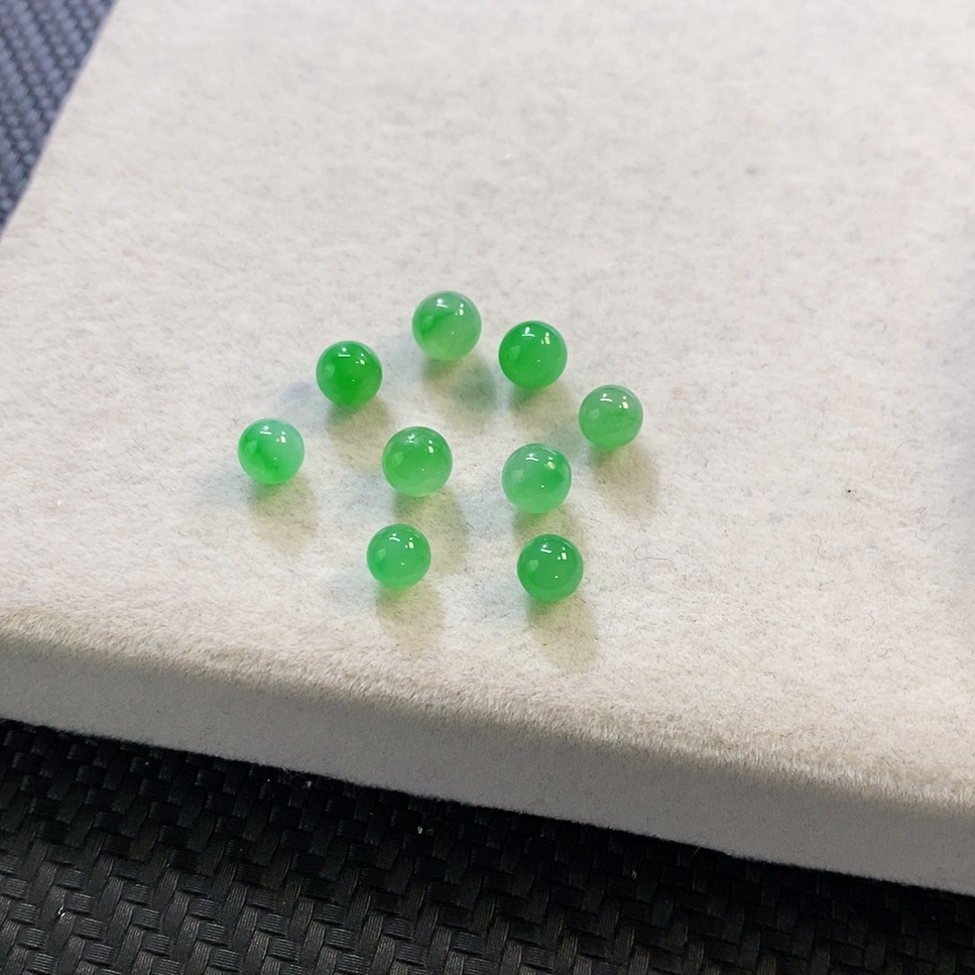 翡翠手链未镶嵌一手绿珠珠