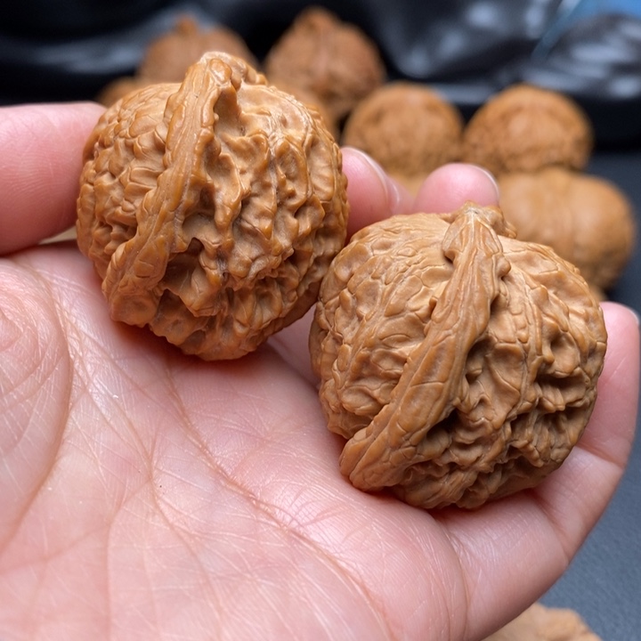 文玩核桃吊坠白蛇