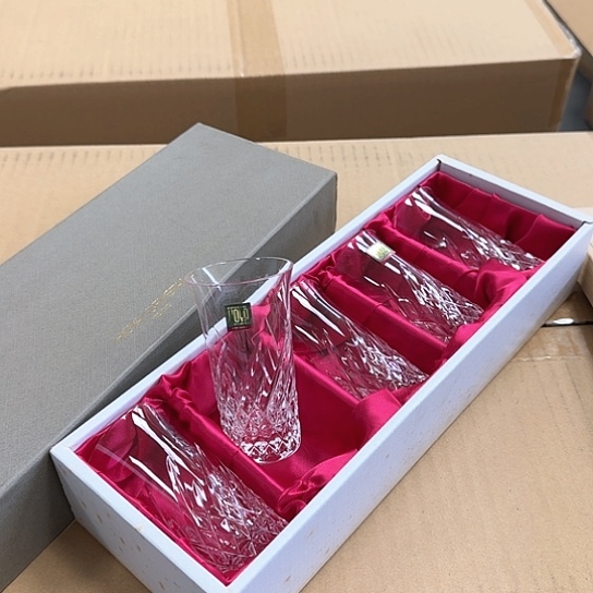 精品瓷器。