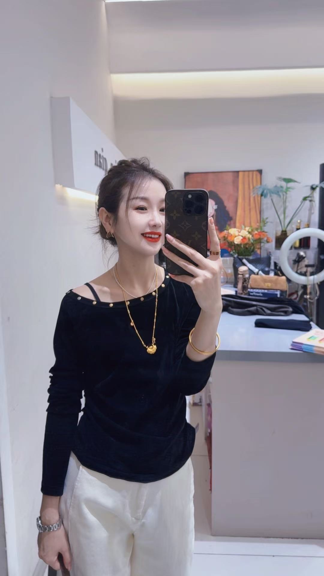 倩倩家时尚斜肩植绒上衣