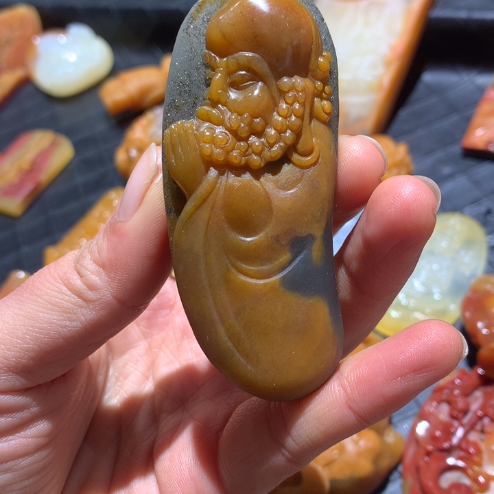 石英质玉（黄龙玉）未镶嵌颈饰