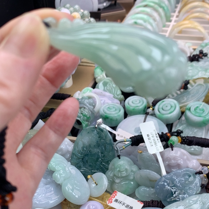 翡翠未镶嵌颈饰吊坠