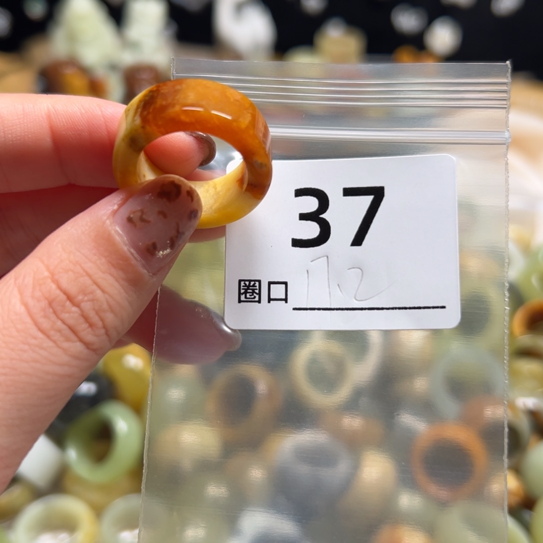 腊***五蛇纹石玉未镶嵌戒指