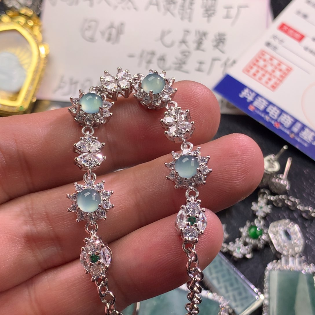 翡翠未镶嵌颈饰手链