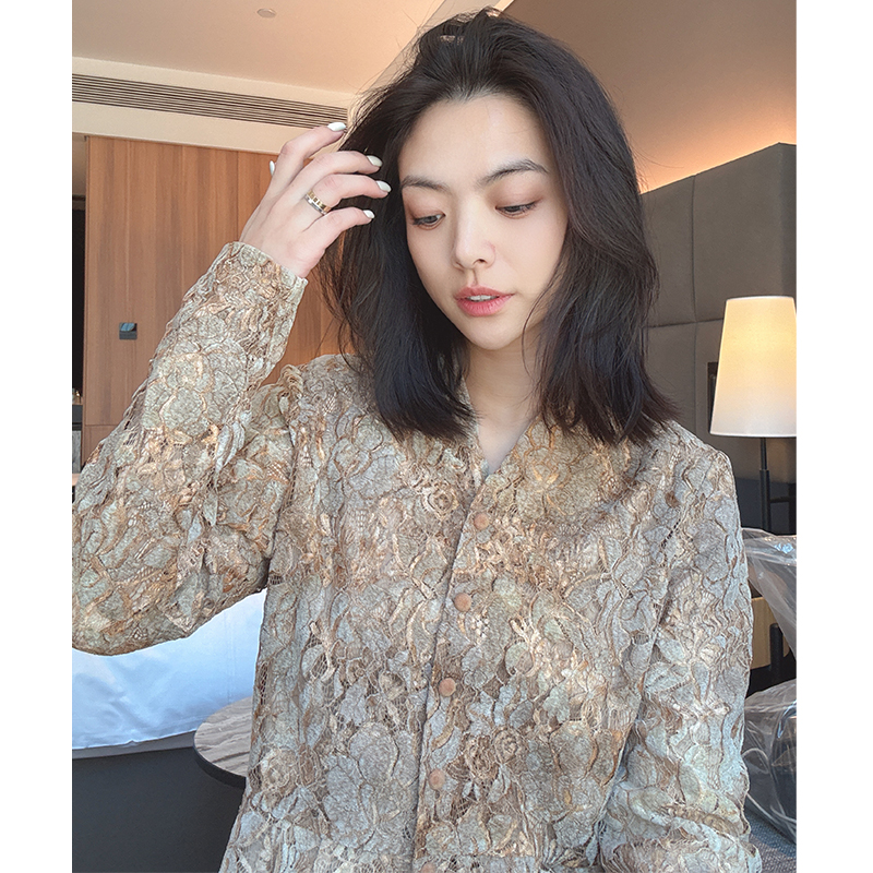【美美新中式】时尚洋气显瘦小衫琥珀蕾丝轻奢气质V领复古上衣70089
