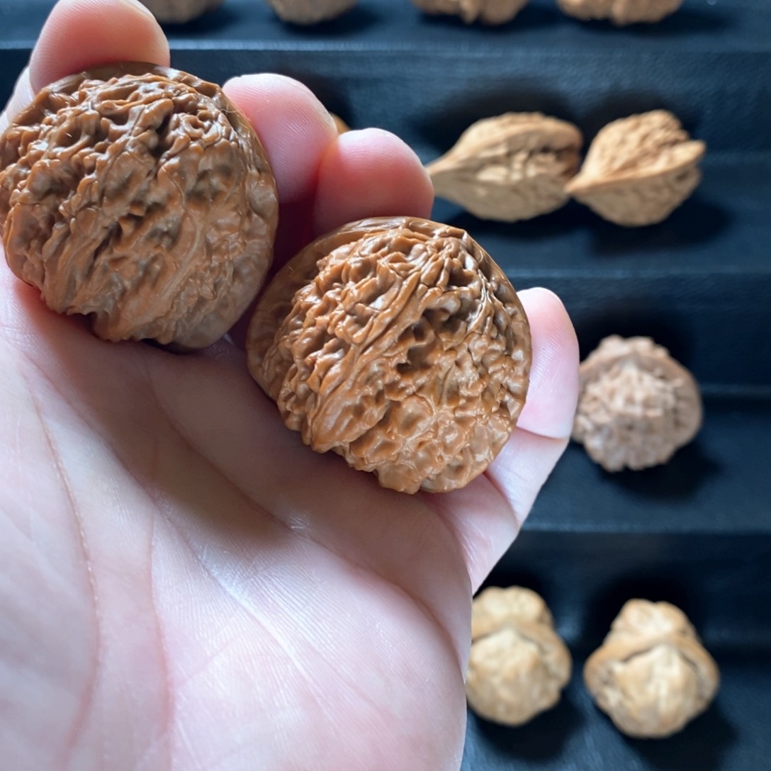 桃核把件原生态山地白狮子42