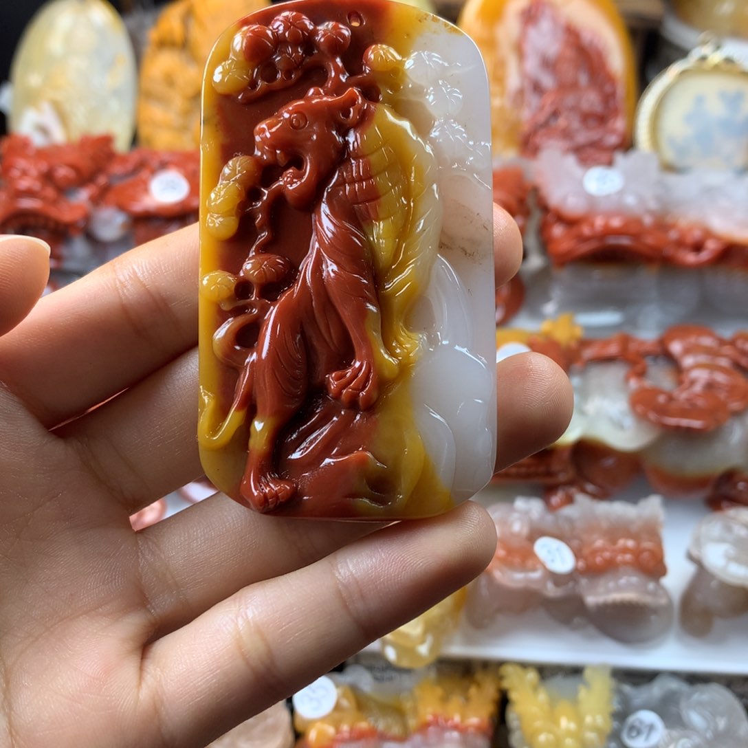 石英质玉（黄龙玉）挂件未镶嵌