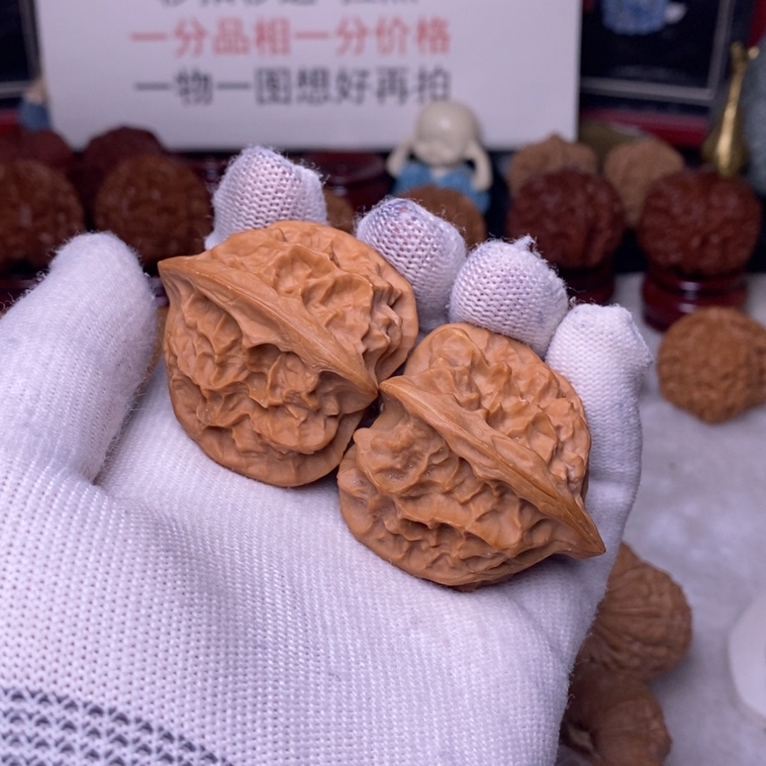 ****虹吊坠文玩核桃龙骨鸡心