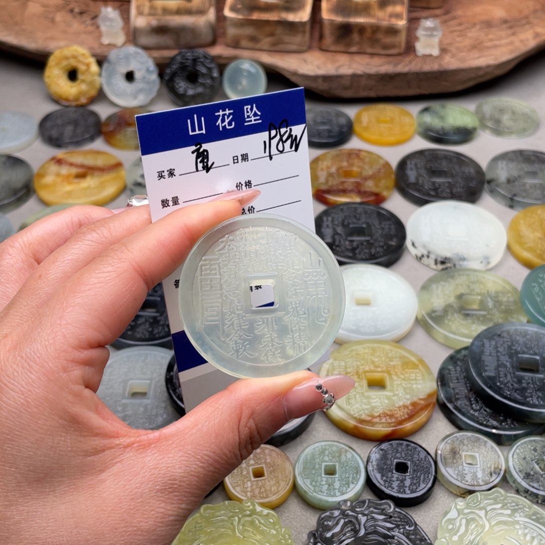 蛇纹石玉颈饰未镶嵌大*