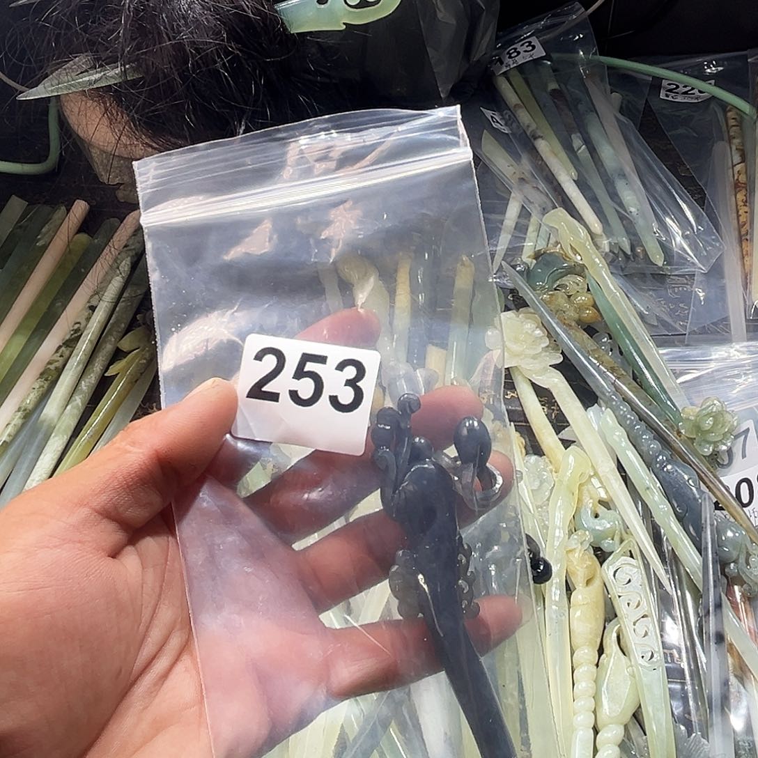 靓***娅蛇纹石玉未镶嵌颈饰