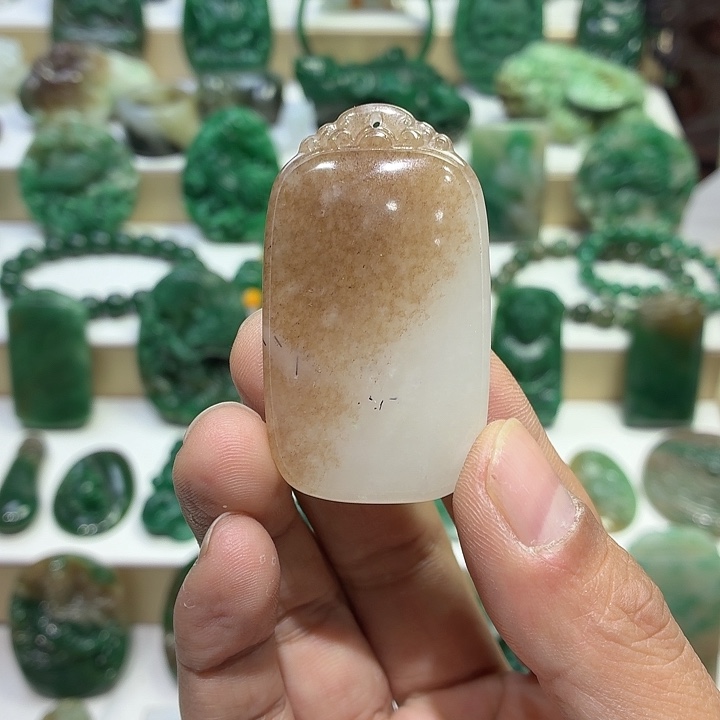 独山玉未镶嵌颈饰糖白三五牌