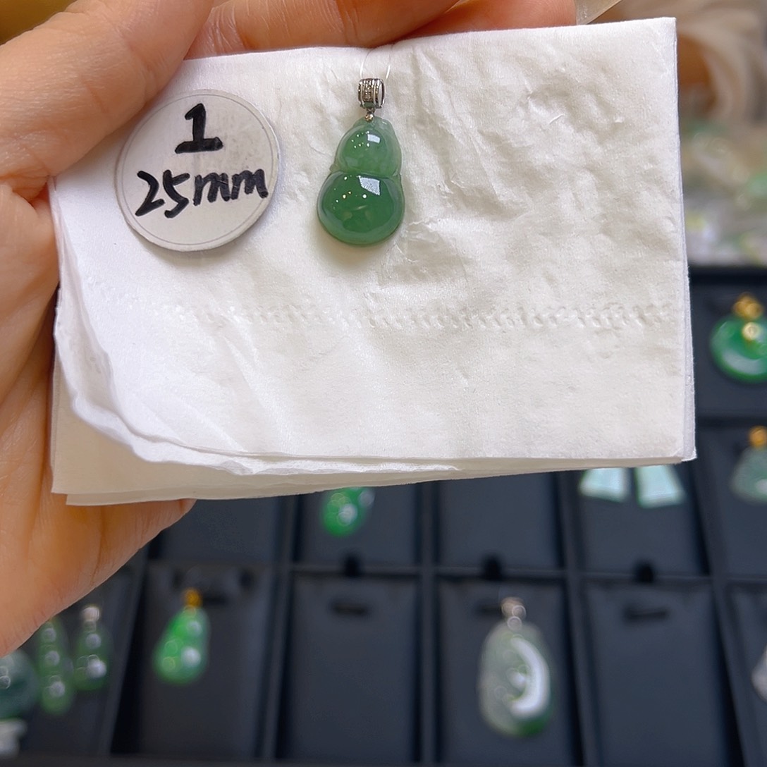 翡翠颈饰18K金镶嵌翡翠