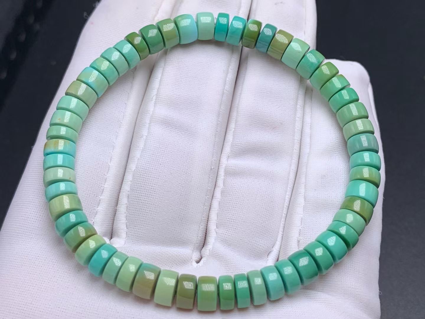 特色三彩彩虹绿松石精工直切手串，颗颗瓷釉级，品相干净，直径6+