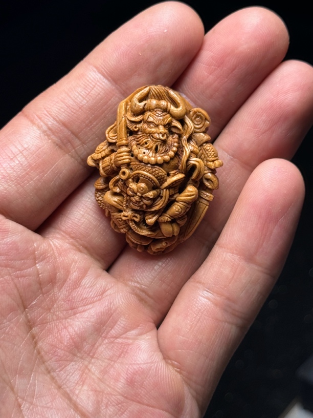 牛头马面，桃核雕刻圆雕满工