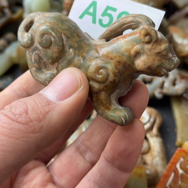 和田玉颈饰未镶嵌来****e