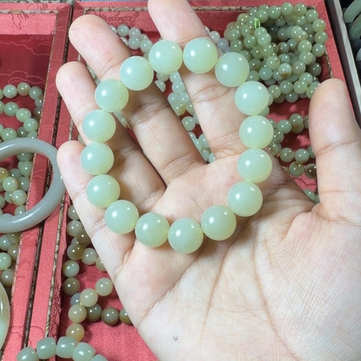 大***象和田玉（糖玉）未镶嵌手链