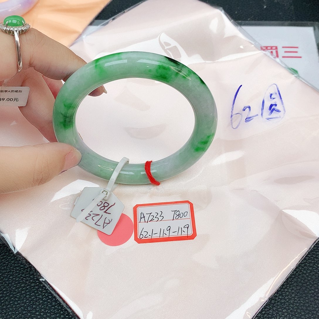 翡翠手镯未镶嵌缅甸翡翠