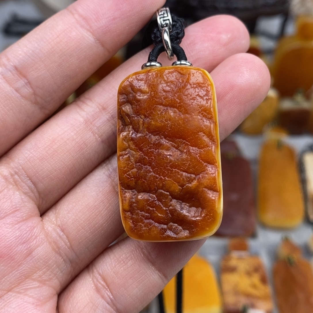 未镶嵌琥珀珠宝奇石