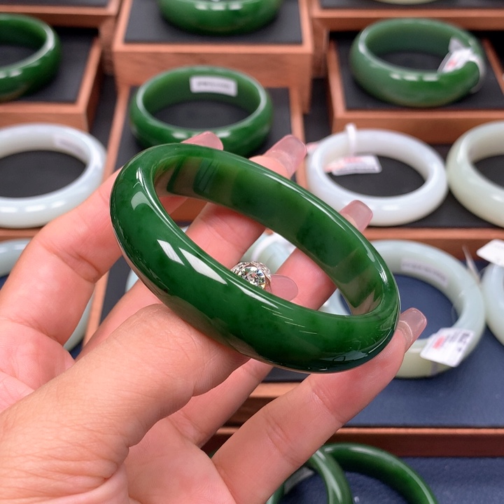 未镶嵌手镯和田玉（碧玉）