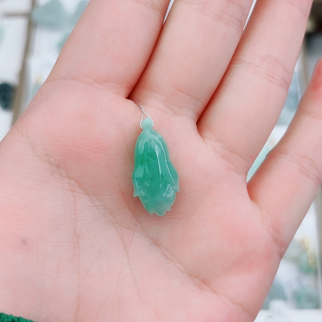 翡翠颈饰未镶嵌白菜