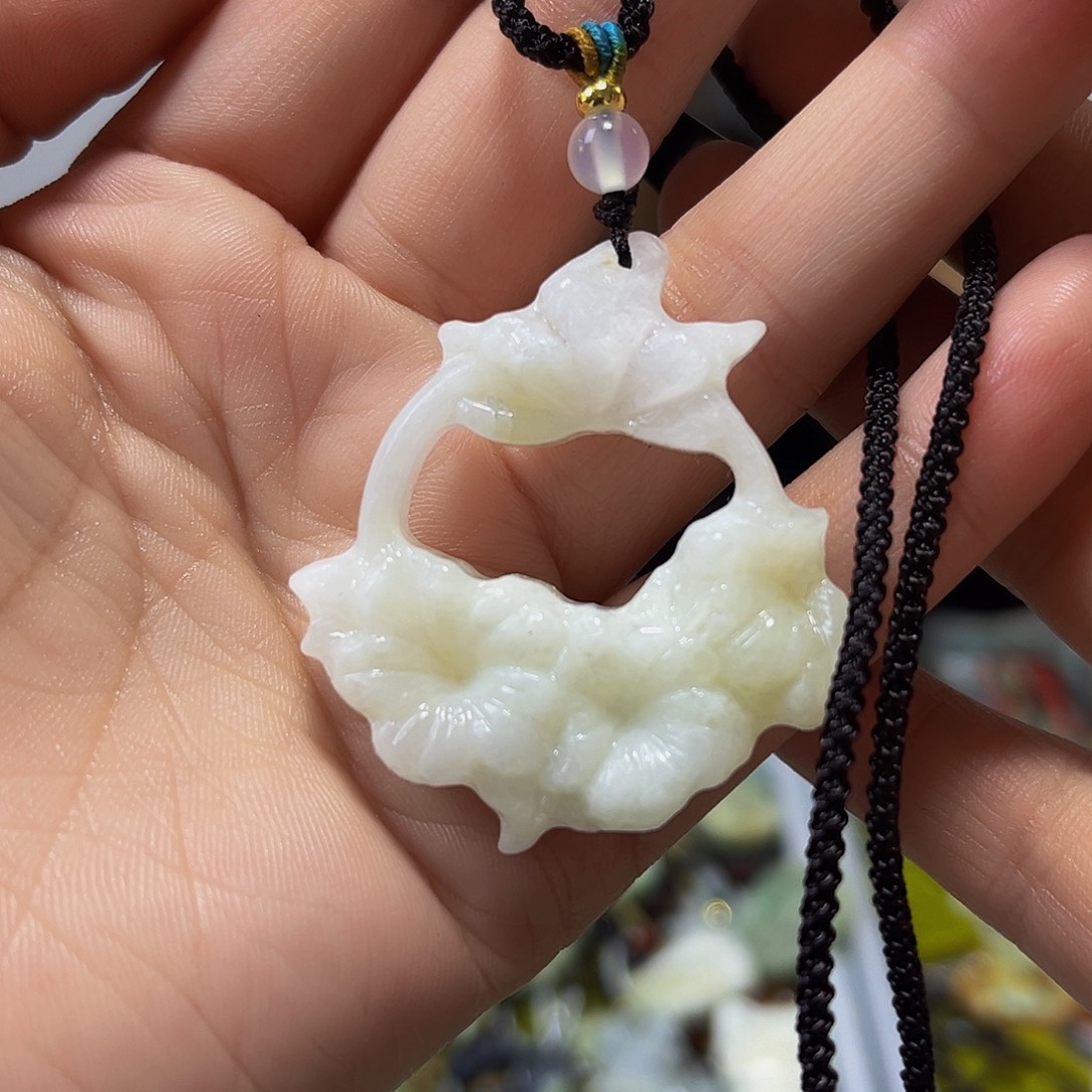 蛇纹石玉未镶嵌颈饰