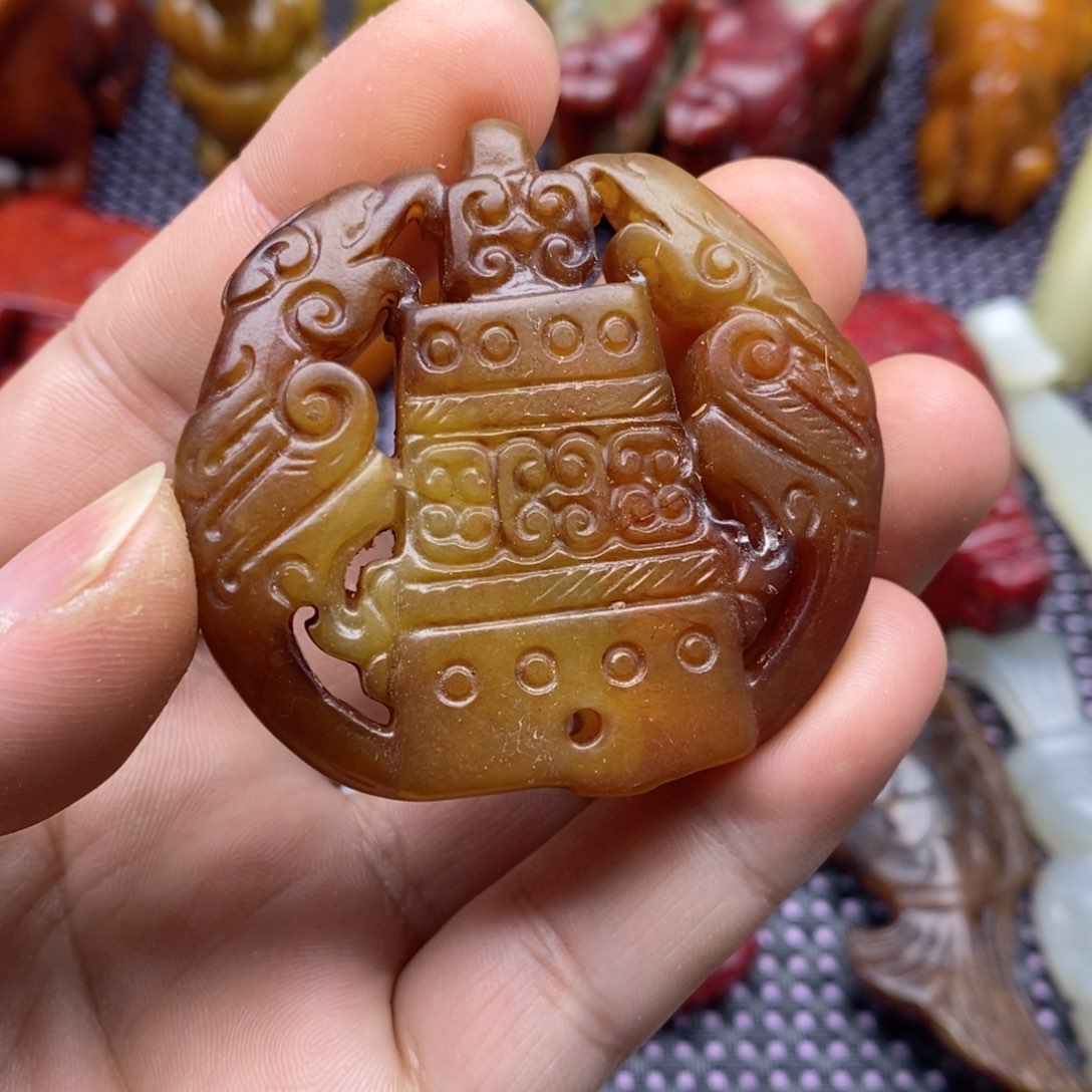 蛇纹石玉颈饰未镶嵌