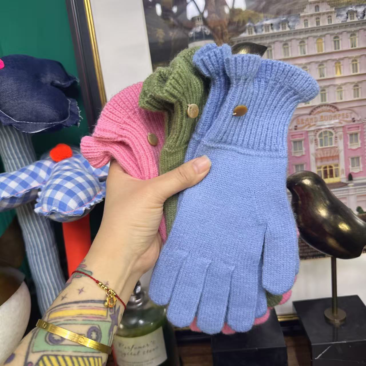 俏皮可爱木耳花边玫粉色手工缝扣小标针织分指手套女学生保暖防寒