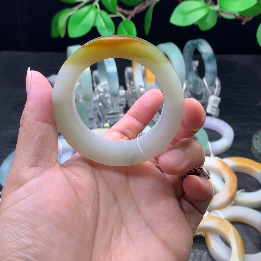 定制翡翠未镶嵌手镯