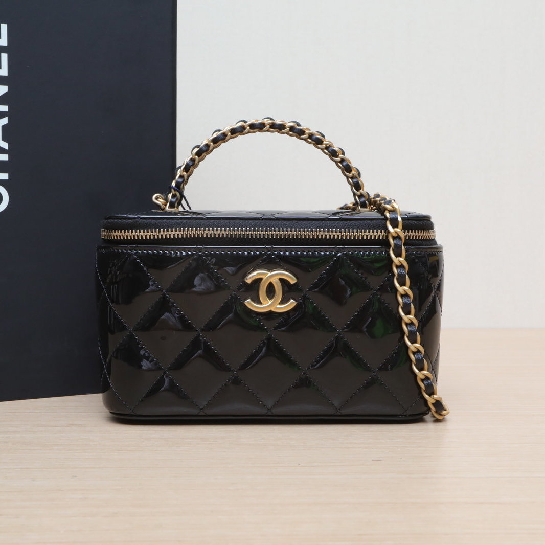 99新 Chanel/香奈儿 【黑黑】黑色 金属皮穿手柄 22K长盒子化妆包