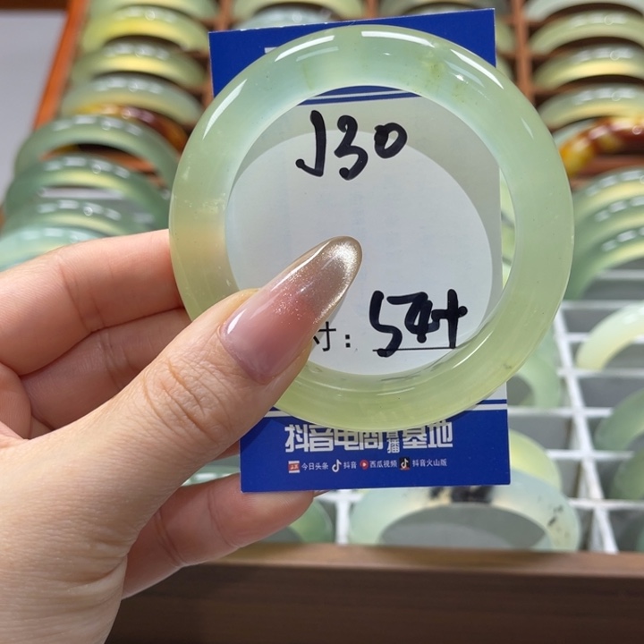 岫玉手镯未镶嵌胡*.