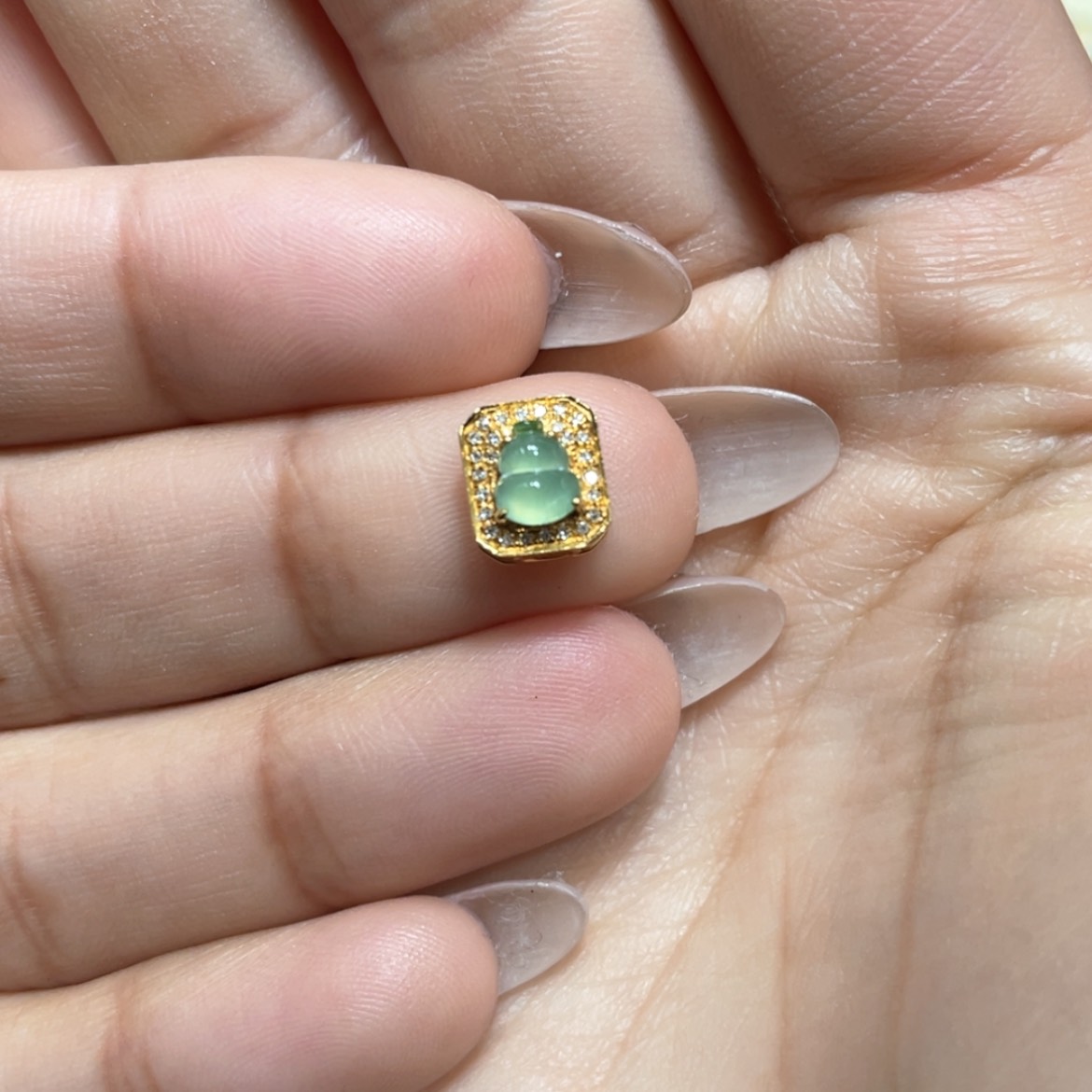 【闪购商品】翡翠吊坠(不含链)18K金镶嵌