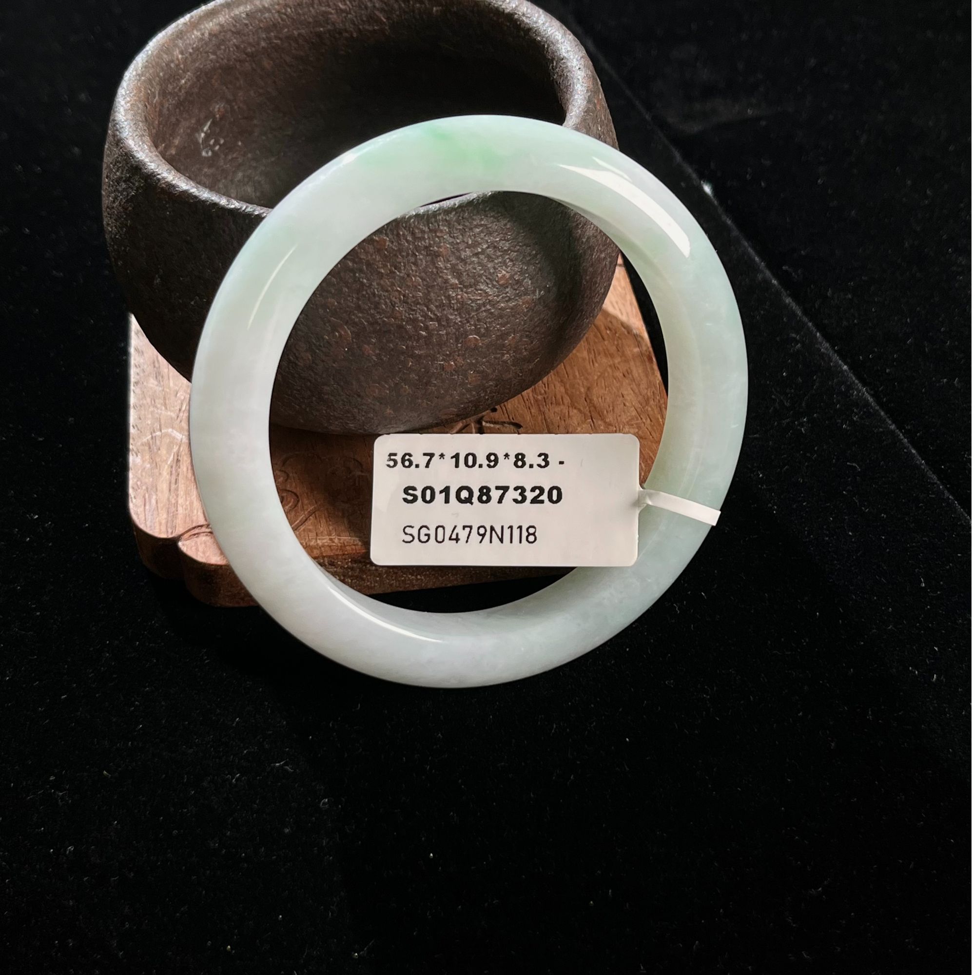 天然翡翠手镯56.7