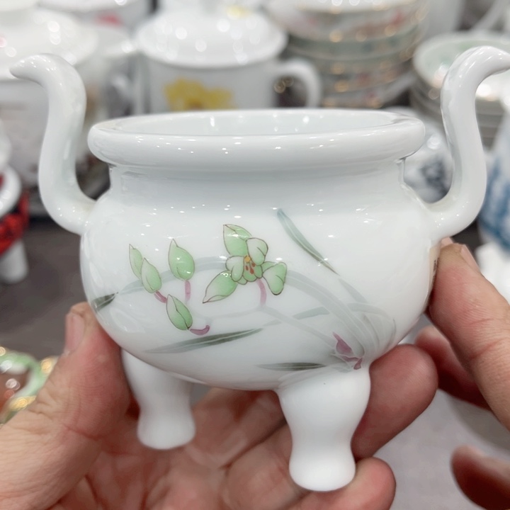 壶釉下五彩的瓷器和瓷器