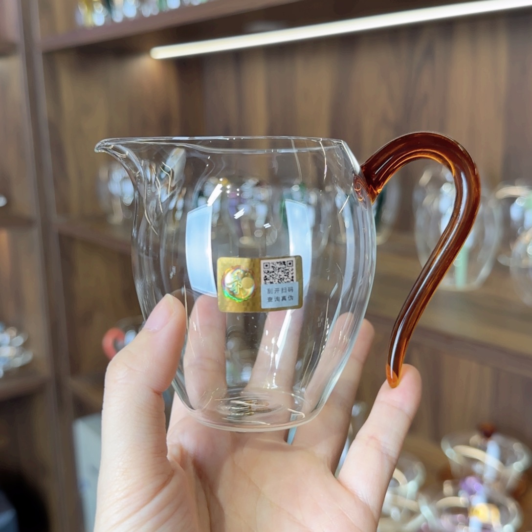 禾器怡然琥珀色。。。