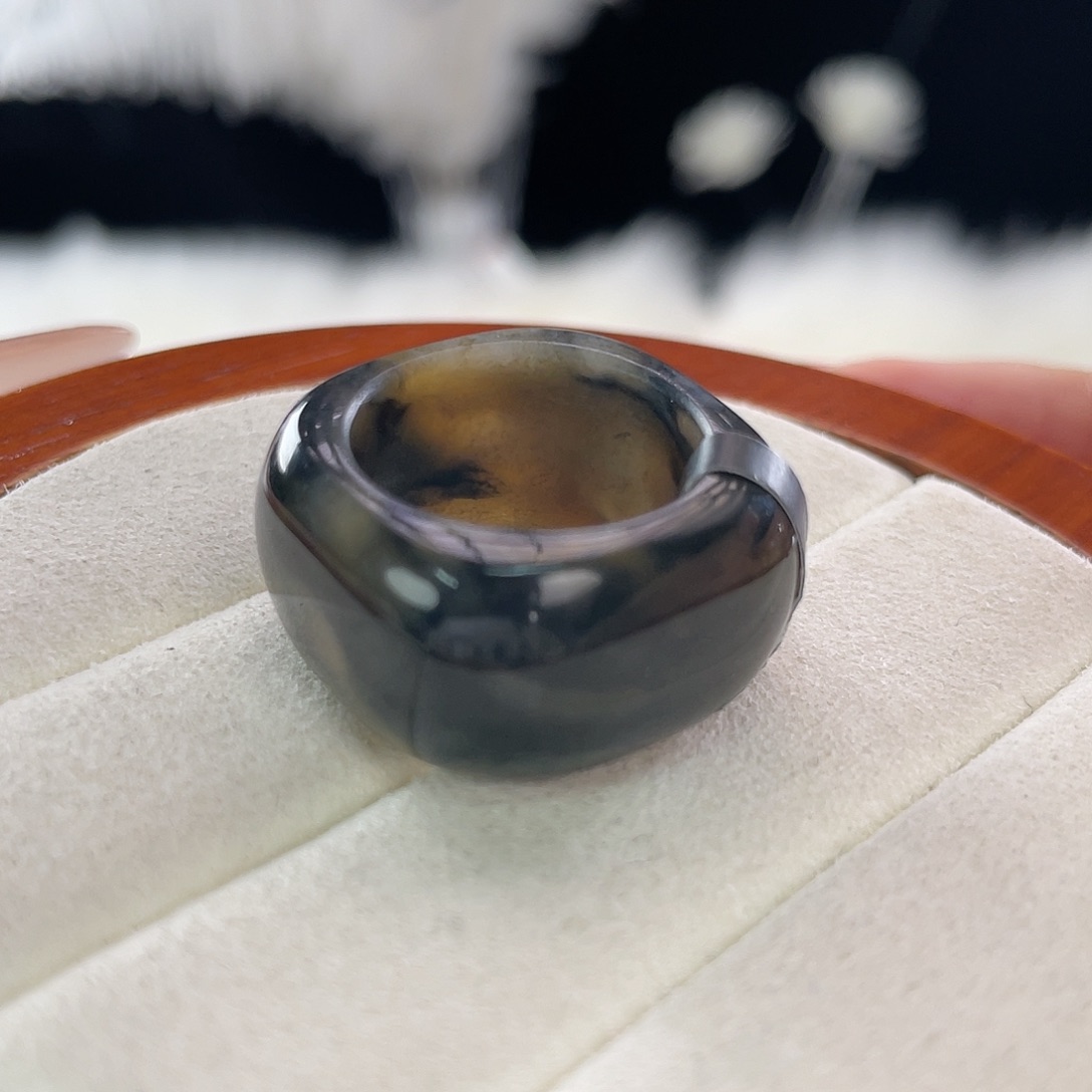 和田玉未镶嵌戒指l32。腰花胖方圆。17.7。不退换