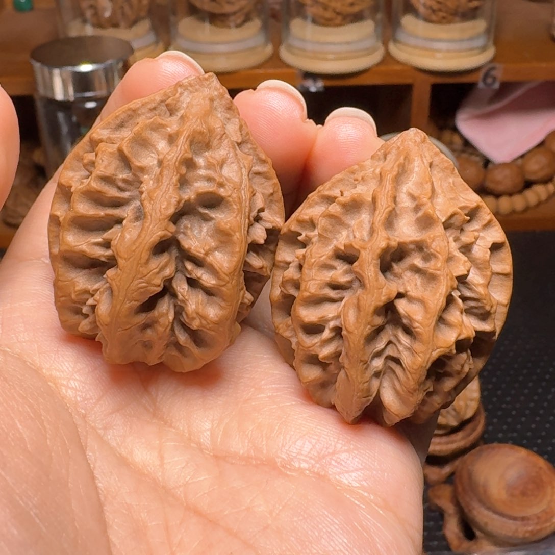 文玩核桃把件华**床龙骨灯笼