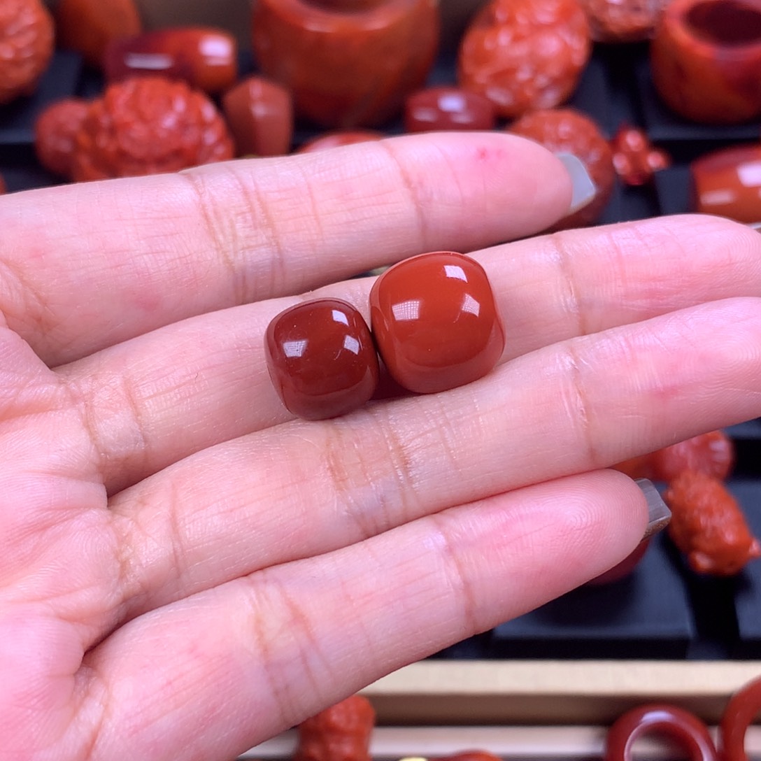 未镶嵌老型佩珠南红玛瑙神**云