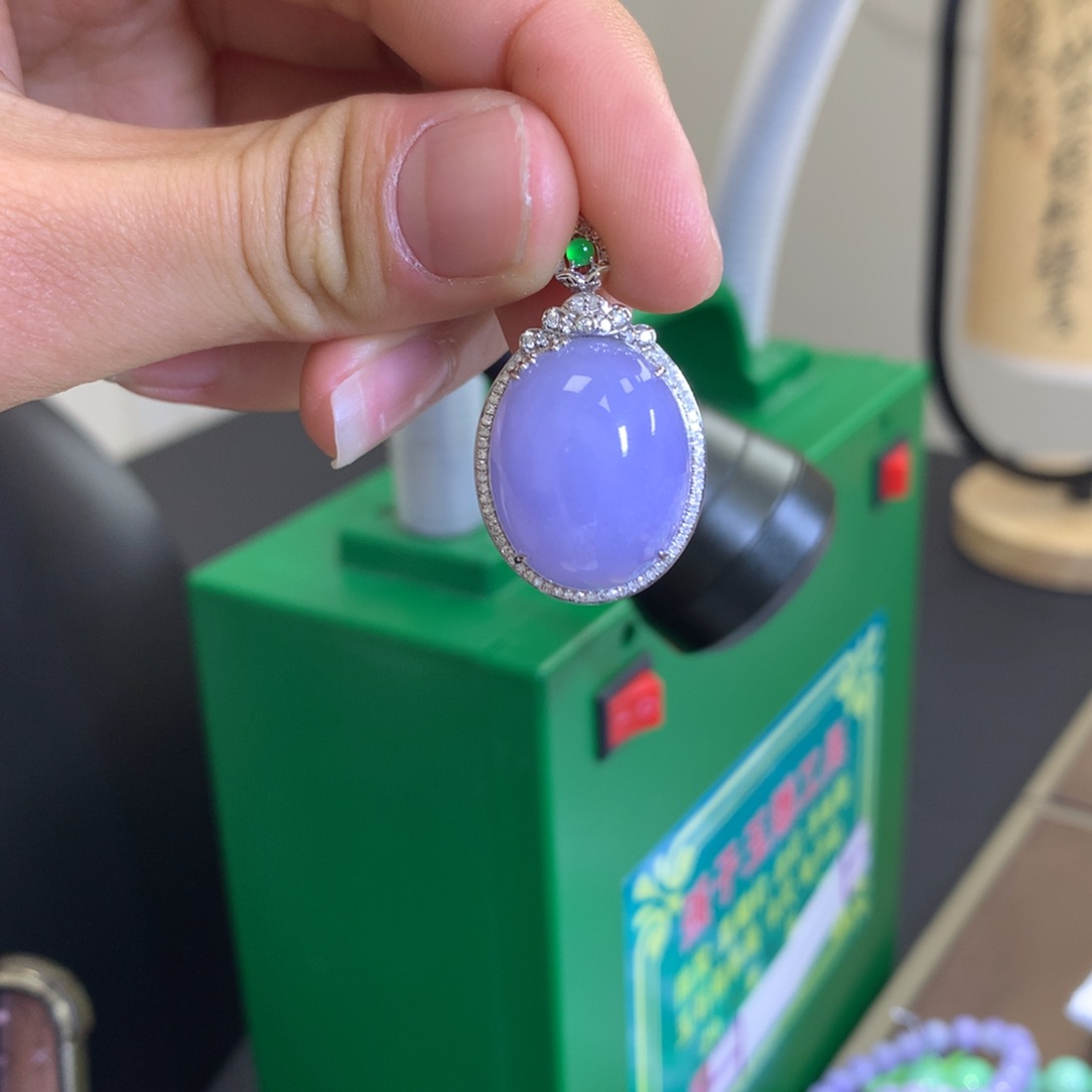 翡翠颈饰18K金镶嵌翡翠